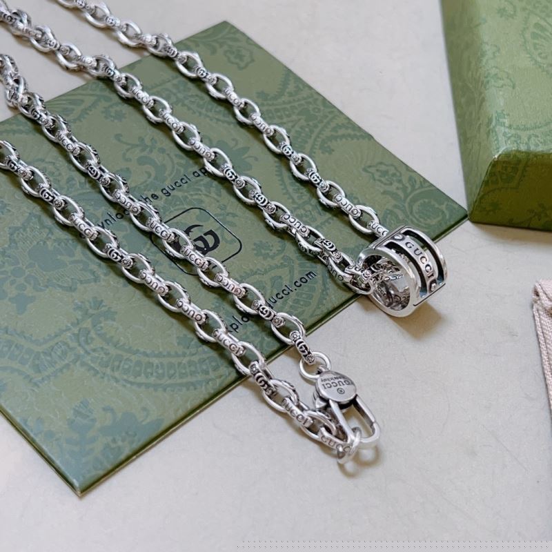 G*u*i necklaces